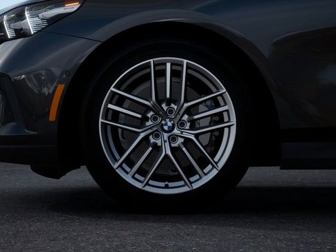 Used 2025 BMW 530i w/ Premium Package image 37