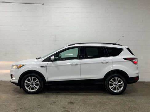 Used 2017 Ford Escape SE w/ Equipment Group 201A image 6