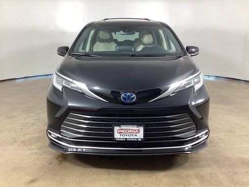 Used 2024 Toyota Sienna Limited AWD/4WD image 2