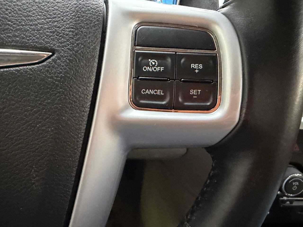 Used 2014 Chrysler 300 w/ Driver Convenience Group RWD image 24