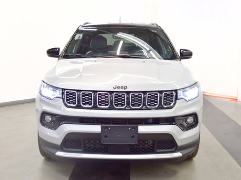 Used 2025 Jeep Compass Limited image 3