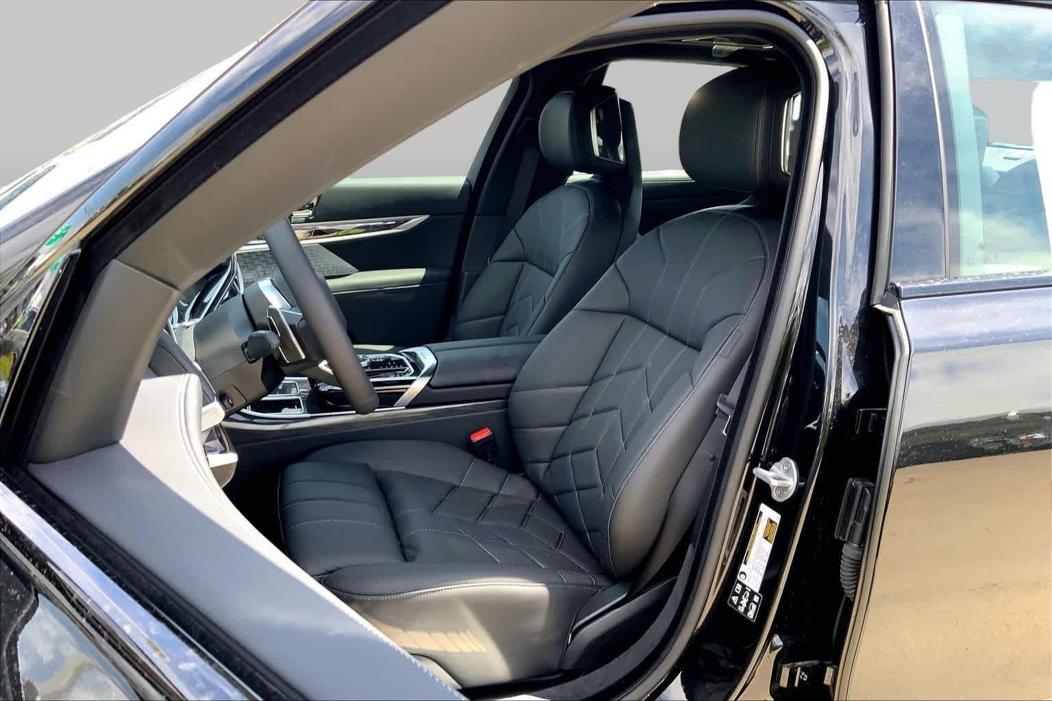 New 2026 BMW 760i xDrive w/ Executive Package AWD/4WD image 9