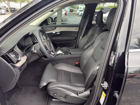 Used 2025 Volvo XC90 T8 Ultra w/ Protection Package Premier AWD/4WD image 4