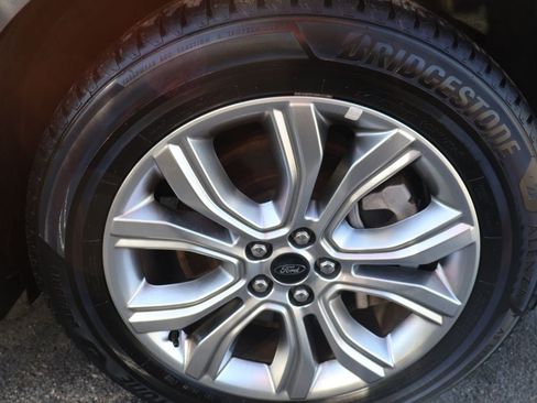 Used 2024 Ford Edge Titanium AWD/4WD image 13
