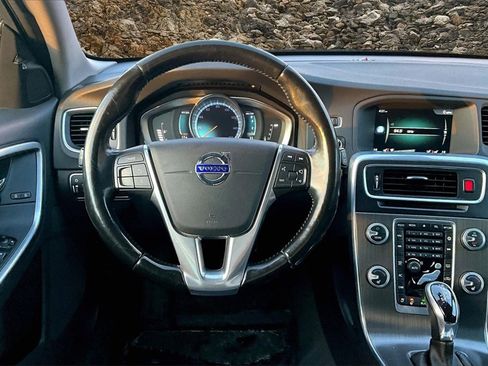 Used 2016 Volvo V60 T5 Cross Country w/ Climate Package image 5