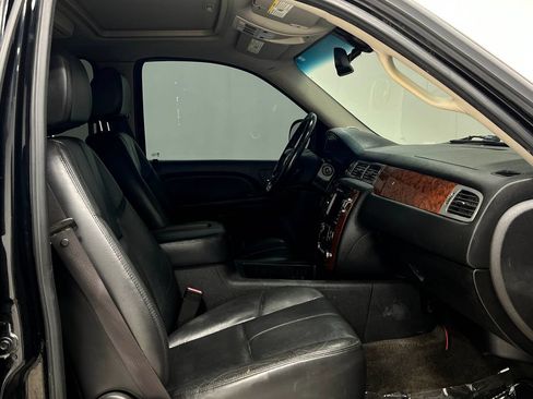 Used 2008 Chevrolet Suburban LTZ w/ LTZ Preferred Equipment Group AWD/4WD image 31