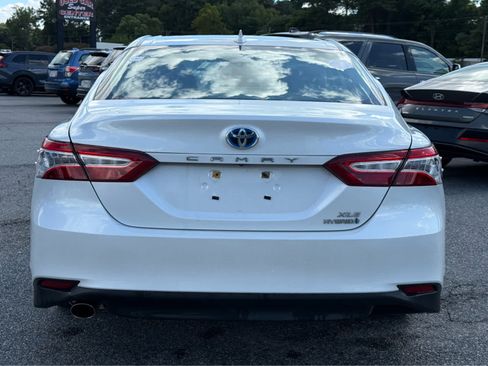 Used 2020 Toyota Camry XLE w/ Sunroof Package FWD image 8