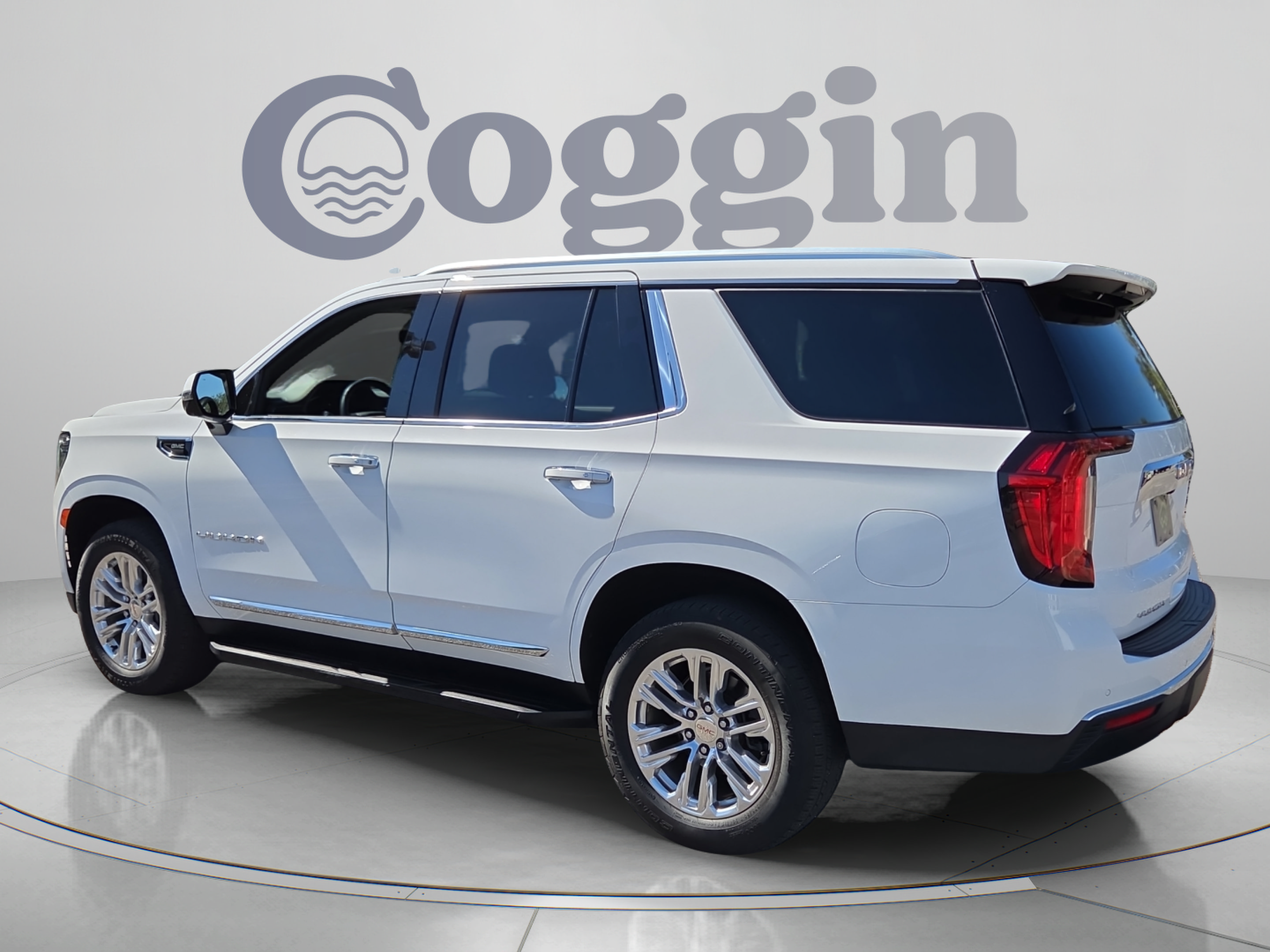 Used 2022 GMC Yukon SLT w/ SLT Premium Package AWD/4WD image 3