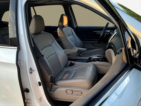 Used 2016 Honda Pilot Touring image 7