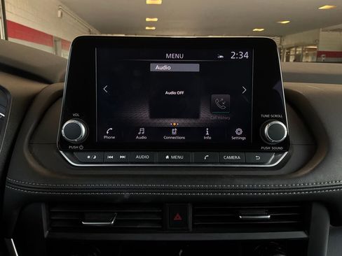 Used 2025 Nissan Rogue SV FWD image 29