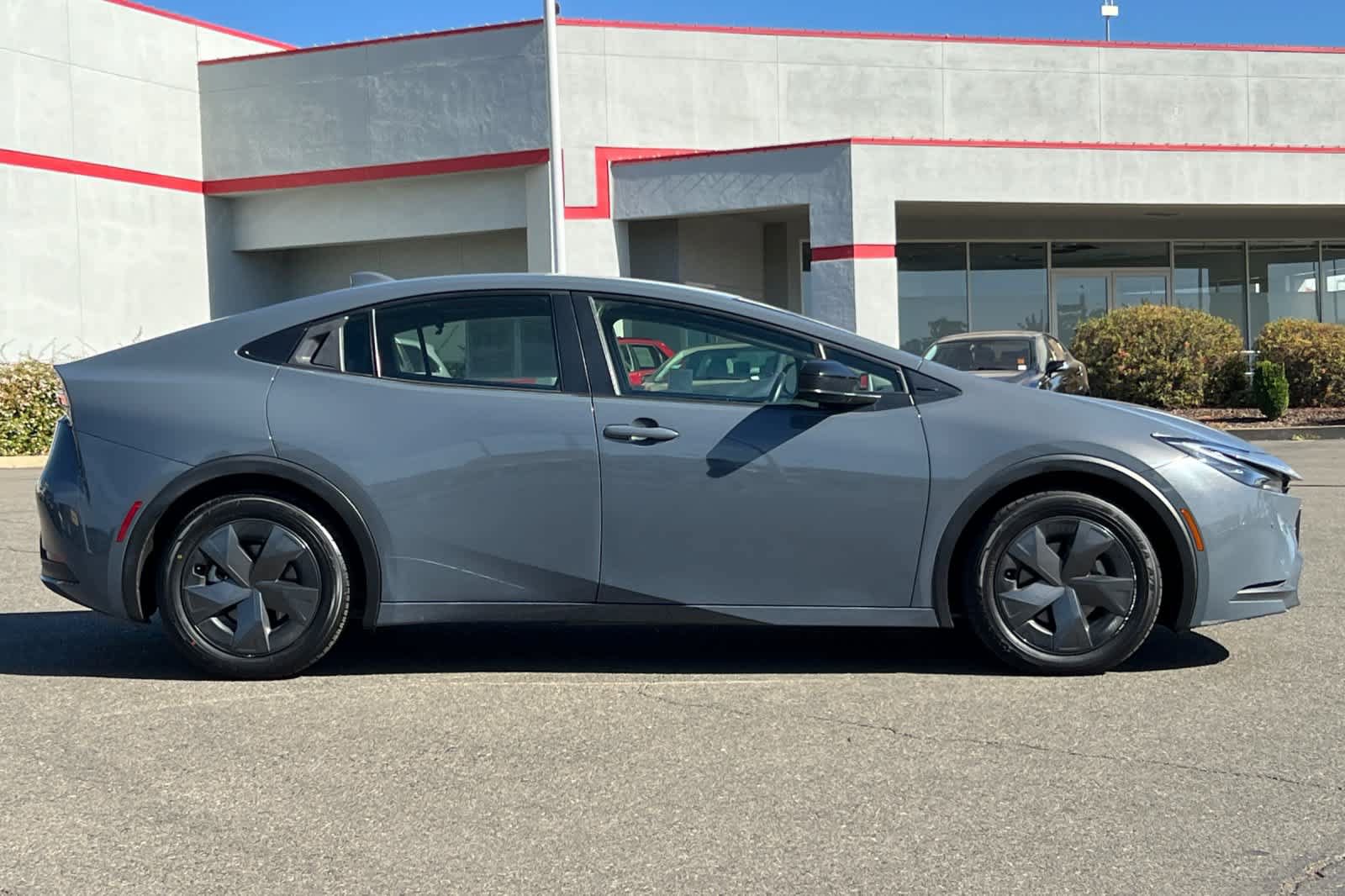 Certified 2023 Toyota Prius LE FWD image 6