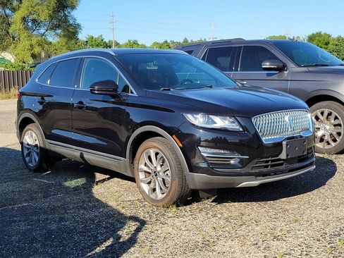 Used 2019 Lincoln MKC Select w/ Select Plus Package AWD/4WD image 2