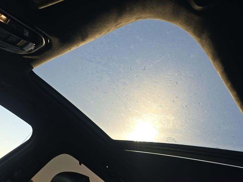 Used 2022 Jeep Grand Cherokee Overland w/ Adv Protech Group III image 7