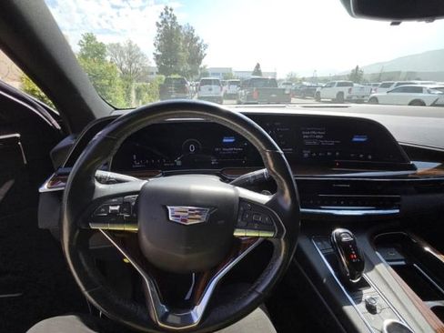 Used 2023 Cadillac Escalade Premium Luxury RWD image 7