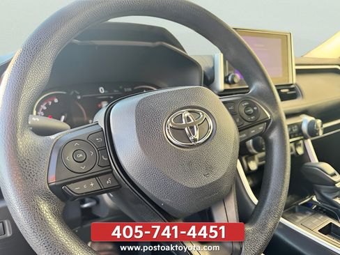 Used 2025 Toyota RAV4 XLE FWD image 30