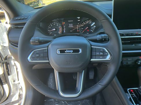 New 2025 Jeep Compass Latitude w/ Altitude Special Edition image 22