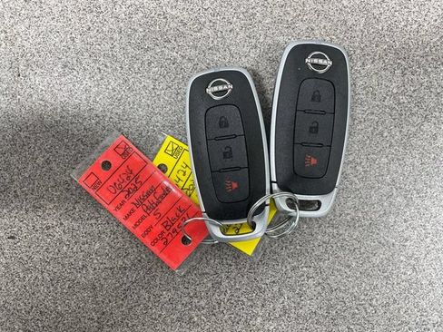 Used 2025 Nissan Pathfinder S AWD/4WD image 25