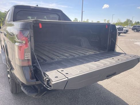 Used 2025 Chevrolet Silverado EV RST AWD/4WD image 5