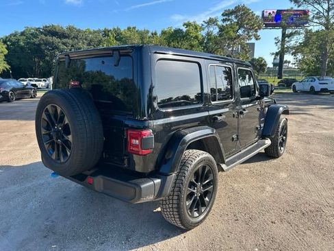 Used 2022 Jeep Wrangler Unlimited Sahara AWD/4WD image 4