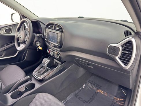 Used 2020 Kia Soul LX image 13