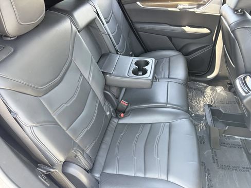 Used 2021 Cadillac XT6 Premium Luxury w/ Platinum Package AWD/4WD image 13