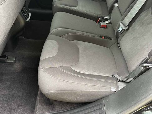Used 2017 Jeep Cherokee Latitude w/ Cold Weather Group AWD/4WD image 13