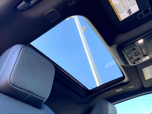 Used 2025 Toyota Tacoma TRD Sport w/ TRD Sport Premium Package image 14