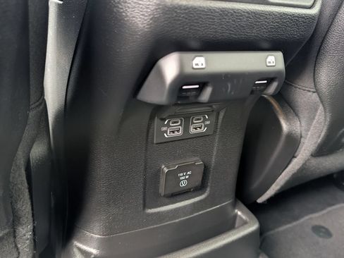 Used 2025 Jeep Wrangler Unlimited Rubicon 4xe AWD/4WD image 15