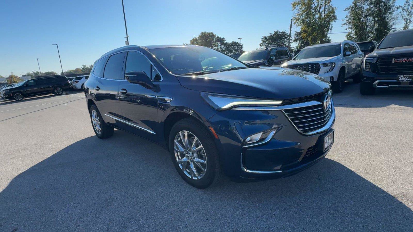 Used 2023 Buick Enclave Premium FWD image 3