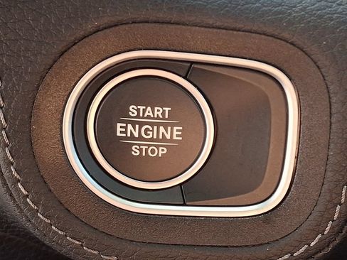Used 2025 Mercedes-Benz GLE 450e 4MATIC image 25
