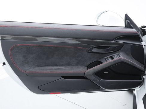 Used 2018 Porsche 911 GT2 RS image 27