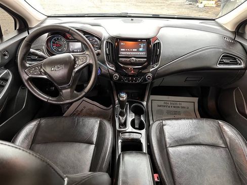 Used 2017 Chevrolet Cruze Premier FWD image 13