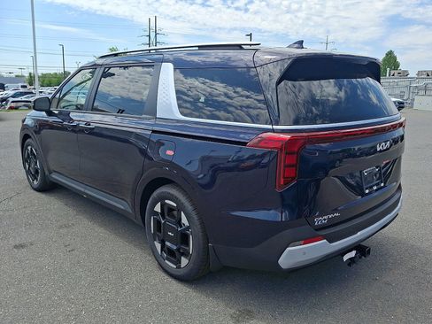 New 2026 Kia Carnival EX FWD image 4
