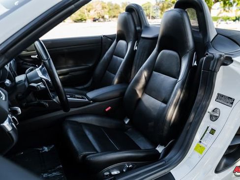 Used 2017 Porsche 718 Boxster image 4