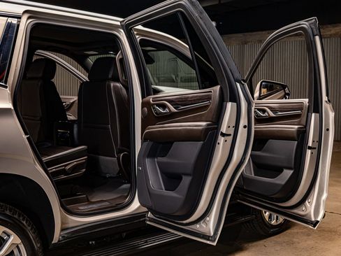 Used 2022 GMC Yukon Denali w/ Denali Premium Package image 27