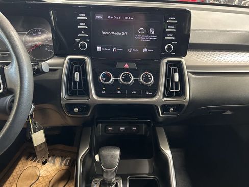 Used 2022 Kia Sorento LX image 12