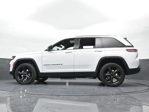 Used 2023 Jeep Grand Cherokee Altitude image 21