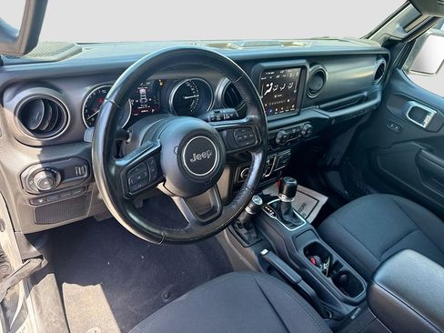 Used 2023 Jeep Wrangler Unlimited w/ Cold Weather Group AWD/4WD image 10