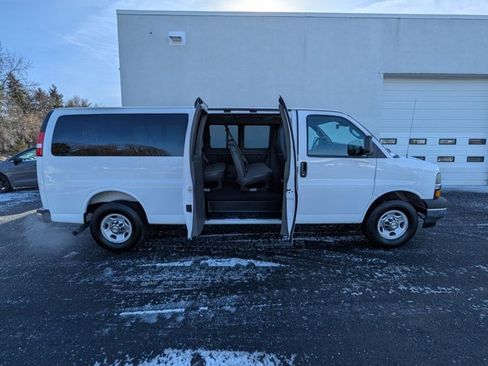 Used 2025 Chevrolet Express 3500 LT w/ LT Preferred Equipment Group image 5