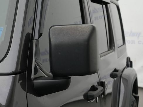 Used 2018 Jeep Wrangler Unlimited Sahara w/ Dual Top Group AWD/4WD image 10