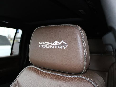 Used 2023 Chevrolet Suburban High Country image 39