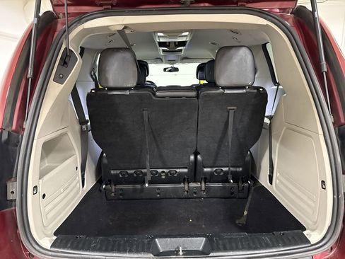 Used 2015 Chrysler Town & Country Touring image 24