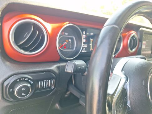 Used 2022 Jeep Gladiator Rubicon w/ LED Lighting Group AWD/4WD image 18