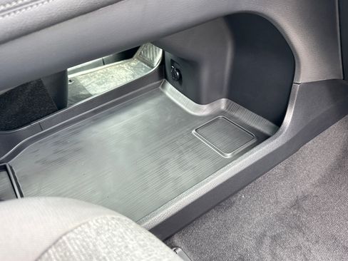 New 2026 Toyota Sienna LE FWD image 17