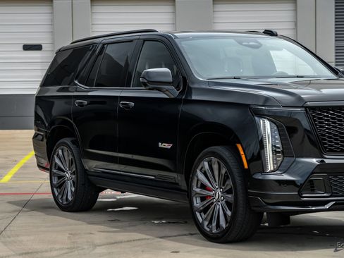 Used 2025 Cadillac Escalade V AWD/4WD image 26