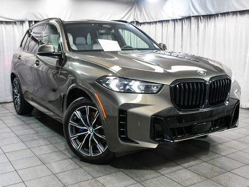 Used 2024 BMW X5 xDrive40i w/ M Sport Package AWD/4WD image 3