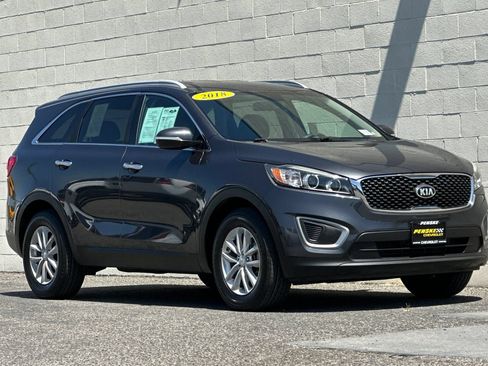 Used 2018 Kia Sorento FWD image 2