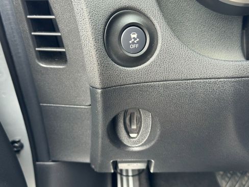 Used 2020 Nissan 370Z Coupe image 17