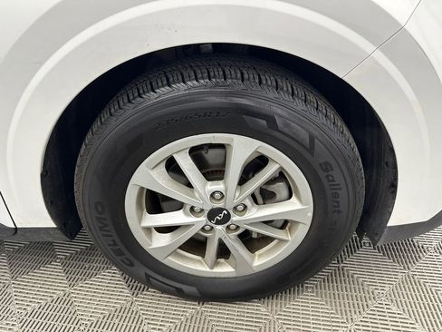 Used 2024 Kia Carnival LX FWD image 13