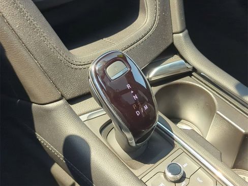 Used 2025 Cadillac XT6 Luxury image 14